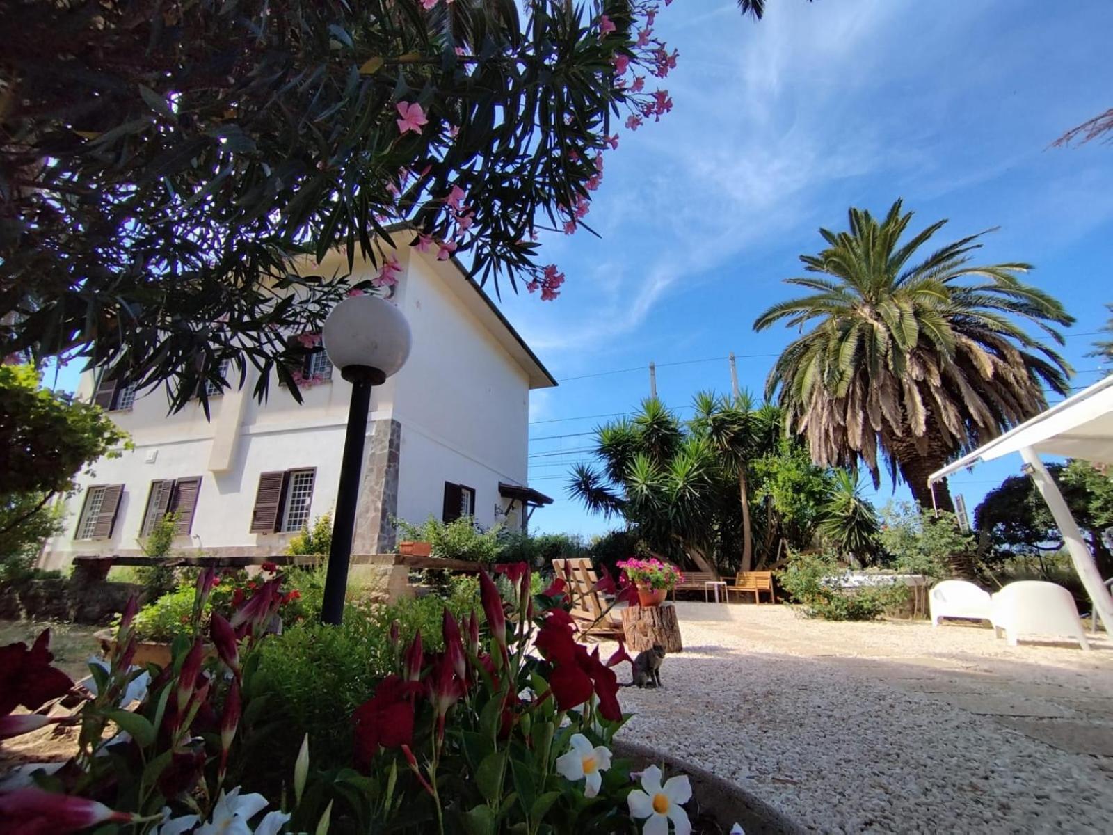 Bed and Breakfast La Domus Di Cosa Анседония Экстерьер фото
